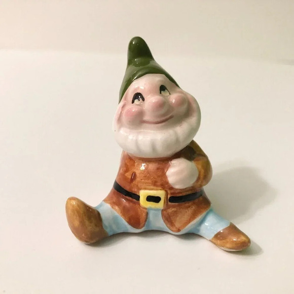 Vintage Bashful Figurine Snow White Dwarfs  2 Inch Tall Figure - Picture 5 of 10